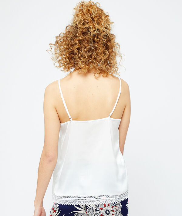 Top aus Satin mit Spitze am Ausschnitt Top aus Satin mit Spitze am Ausschnitt;${refinementColor}