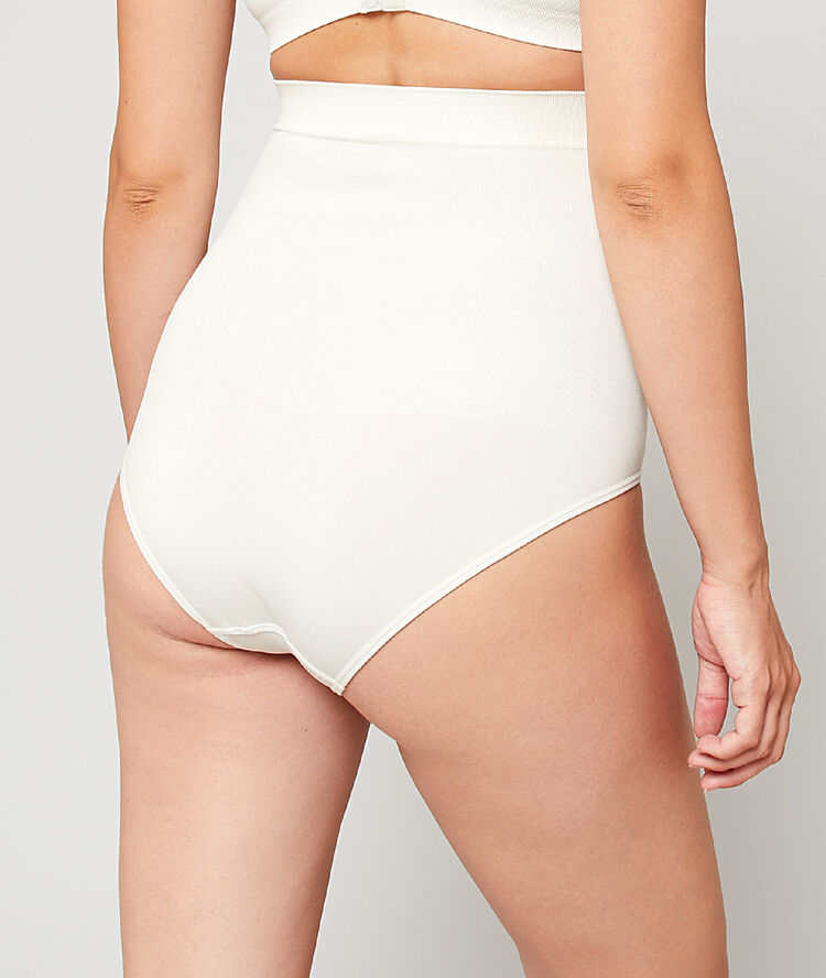 Nahtloser slip mit hoher taille beige.