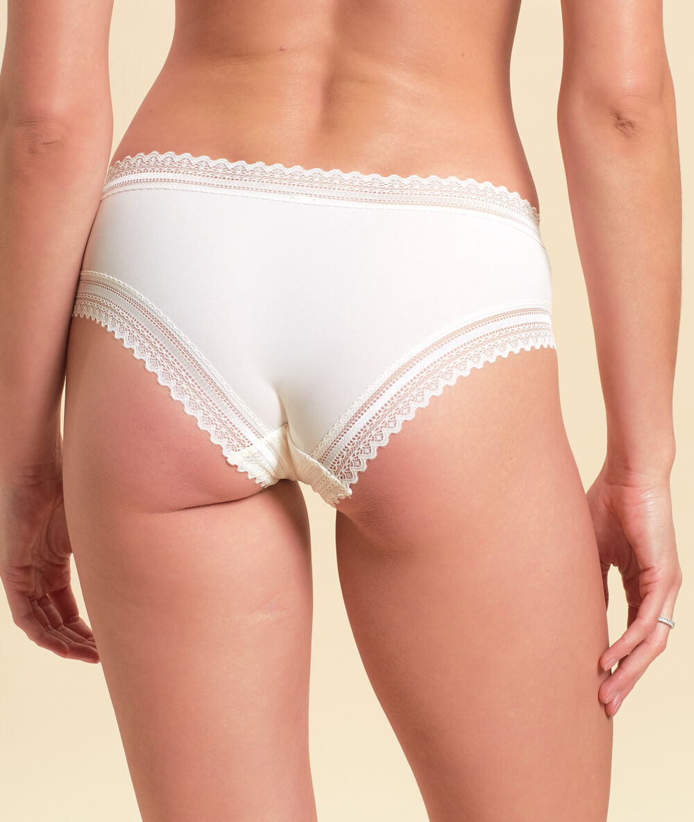 Shorty aus mikrofaser, ränder mit spitze ekrü.
