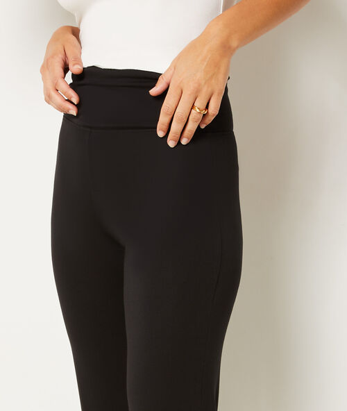 Pyjamahosen schwarz.