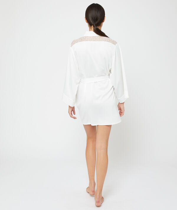 Seidig schimmernder Kimono Seidig schimmernder Kimono;${refinementColor}