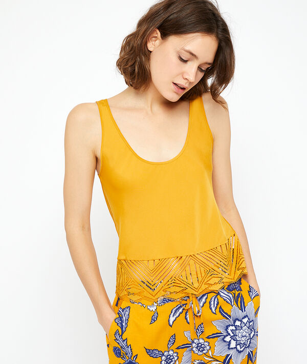 Mit Spitze umsäumtes Top Mit Spitze umsäumtes Top;${refinementColor}