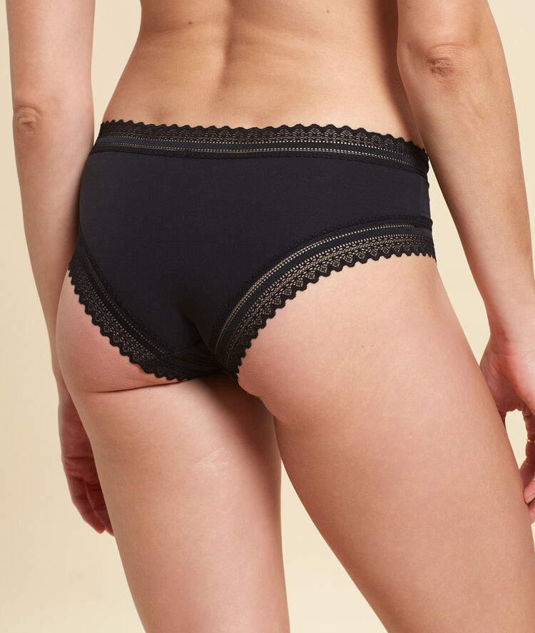 Shorty aus mikrofaser, spitzensäume schwarz.