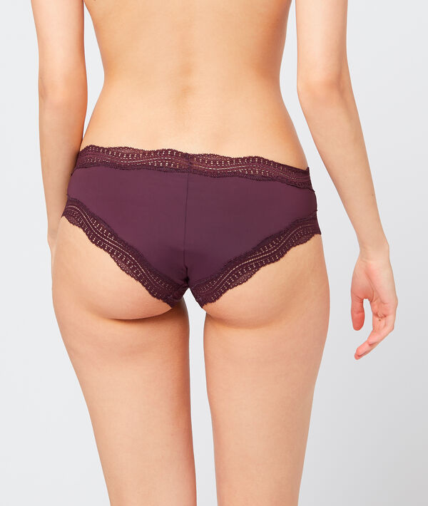 Shorty mit Spitzensäumen Shorty mit Spitzensäumen