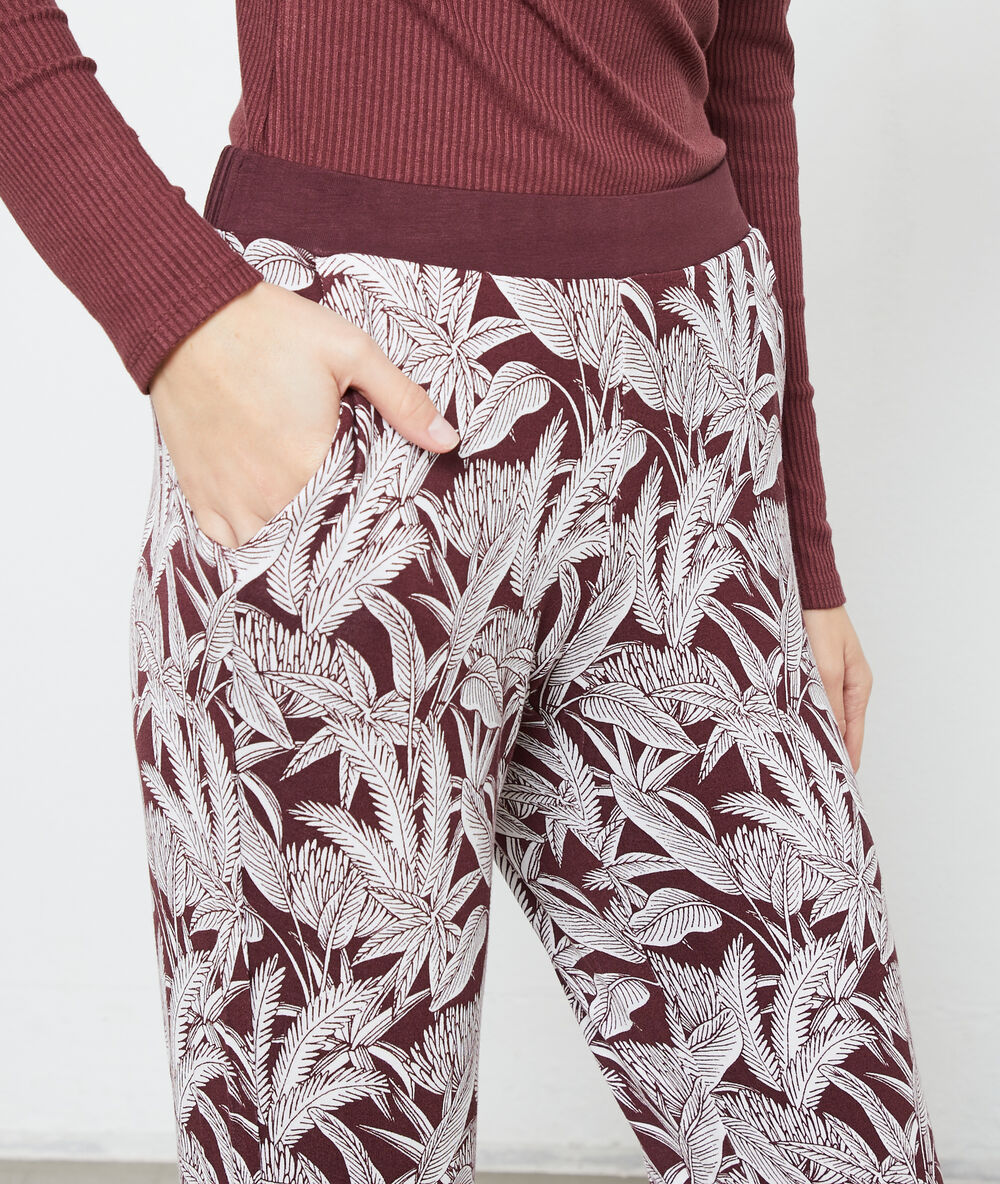 Hose mit blätter-print braun.