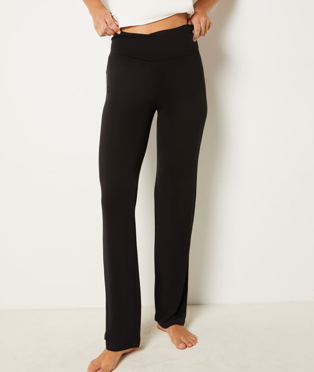 Pyjamahosen schwarz.