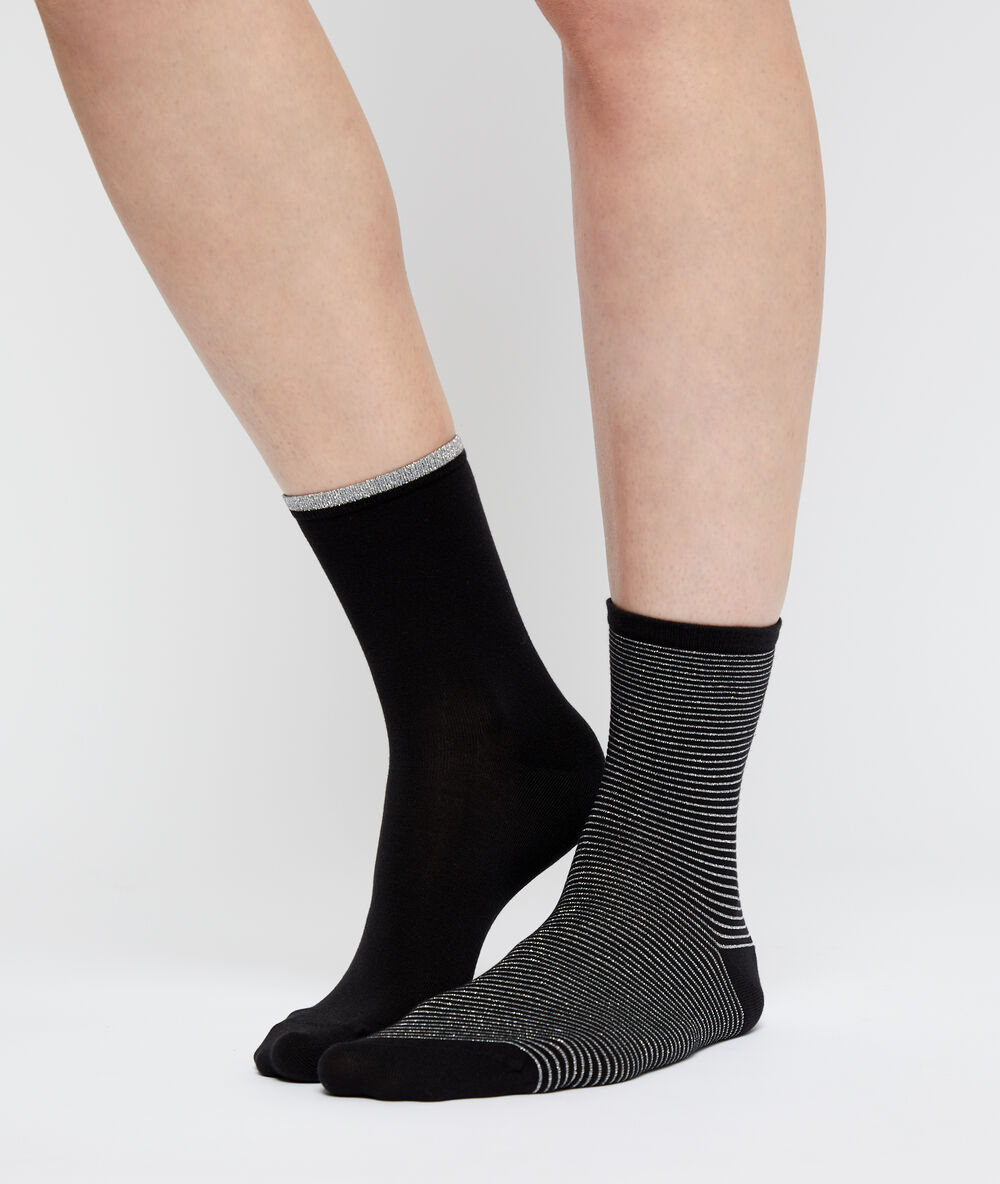 2 paires de chaussettes noir.