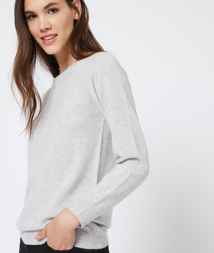 Kaschmirpullover mit u-boot-ausschnitt hellgrau.