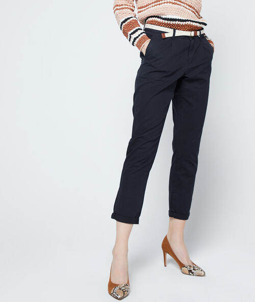 Kurze hose mit g&uuml;rtel aus bio-baumwolle schwarz.