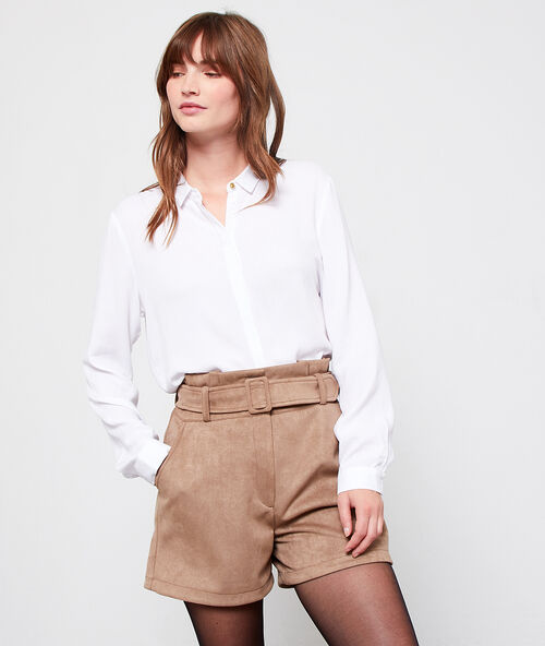 Flie&szlig;ende hemdbluse wei&szlig;.