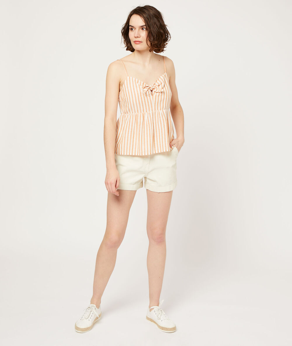 Shorts mit abnähern ekrü.