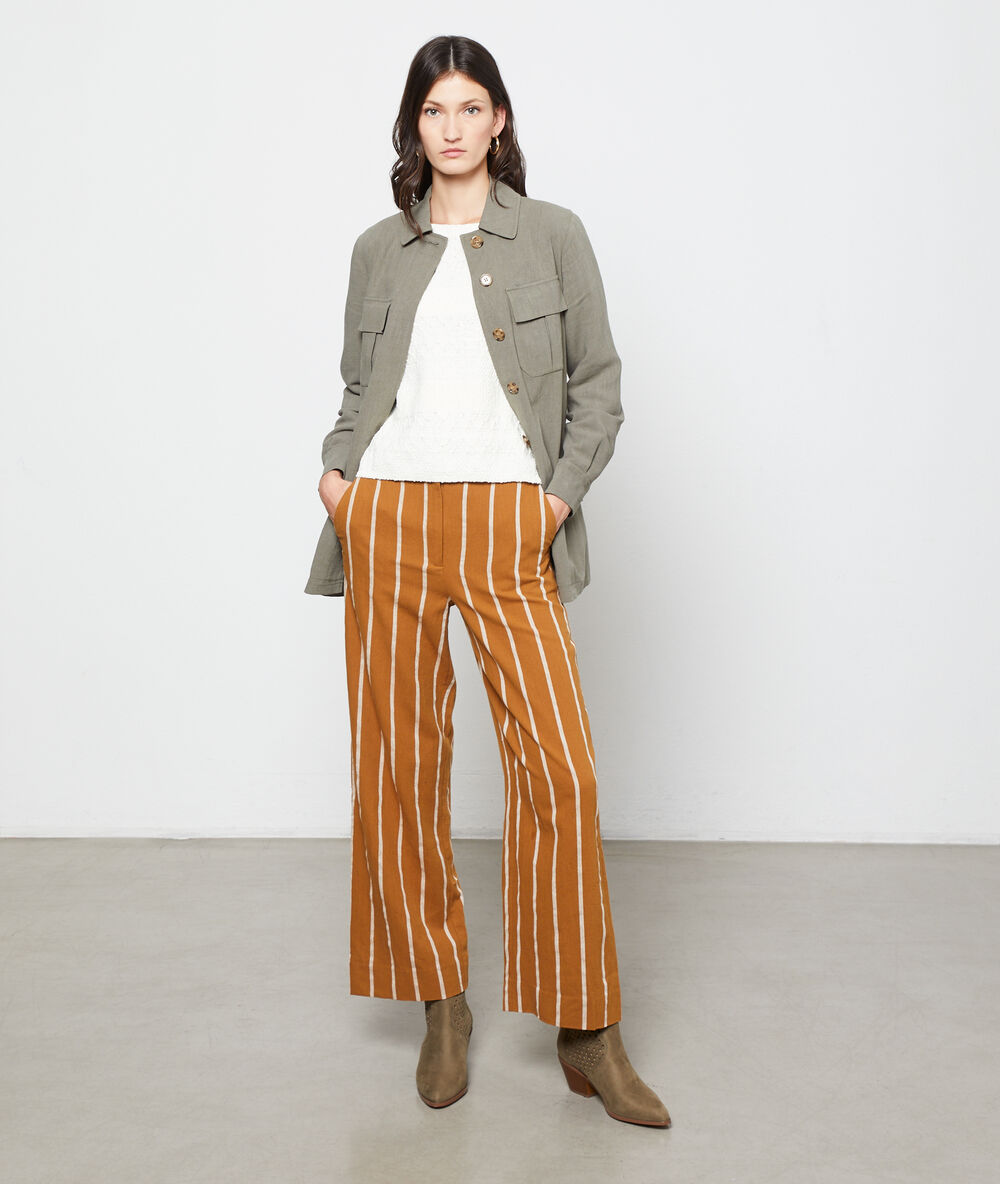 Kurzer trench mit gürtel kaki.