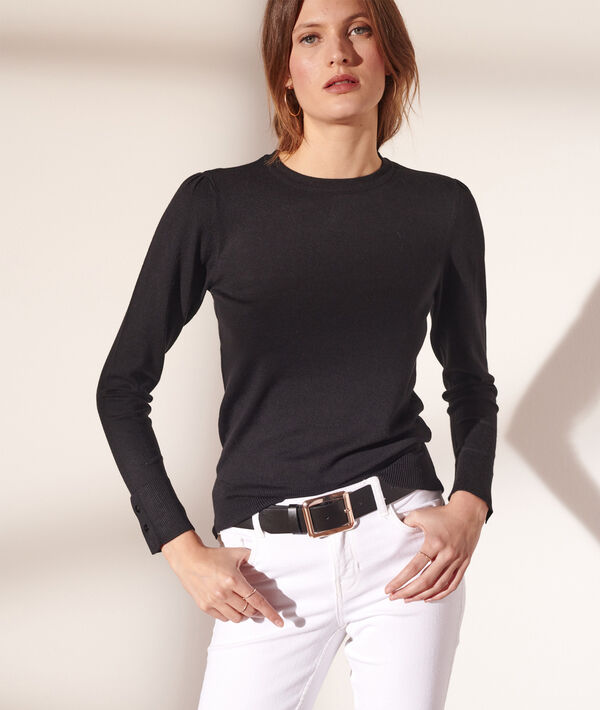 Pullover mit rundem Ausschnitt aus feinem Strick Pullover mit rundem Ausschnitt aus feinem Strick