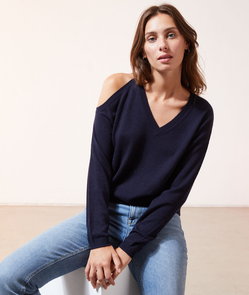 Pullover mit asymmetrischem v-ausschnitt marineblau.