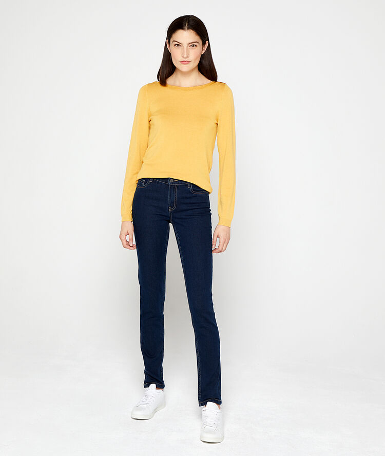 Pullover mit u-boot-ausschnitt aus feinem strick currygelb.