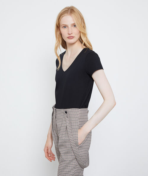 T-shirt, v-ausschnitt, aus baumwolle schwarz.