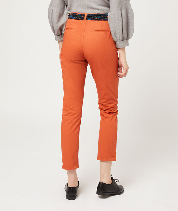 Schmale Hose mit Schal Schmale Hose mit Schal
