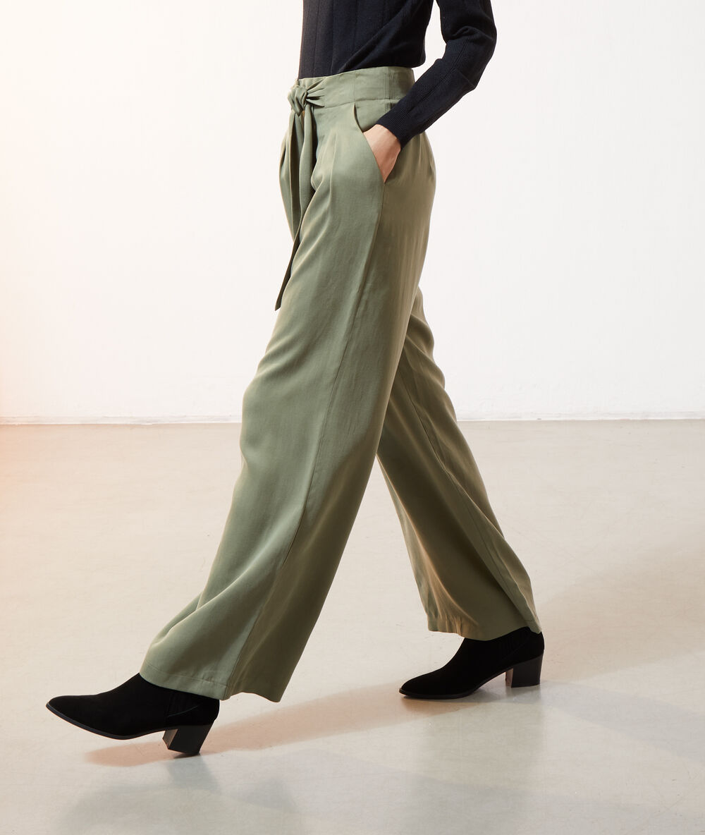 Weite hose mit gürtel khaki.
