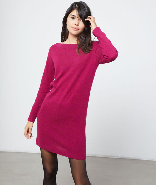 Robe pull en cachemire pourpre.