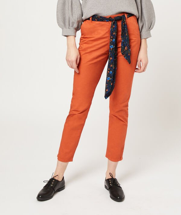 Schmale Hose mit Schal Schmale Hose mit Schal