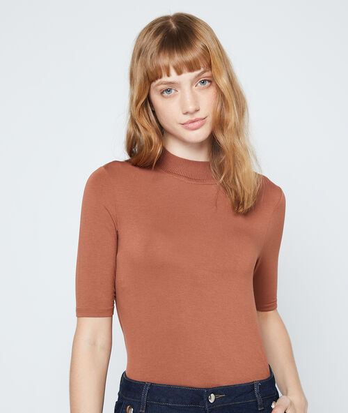 T-shirt mit rollkragen und kurzen &auml;rmeln savanne.