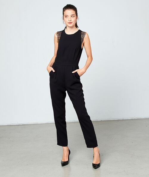 Combinaison unie &agrave; d&eacute;tails guipure noir.