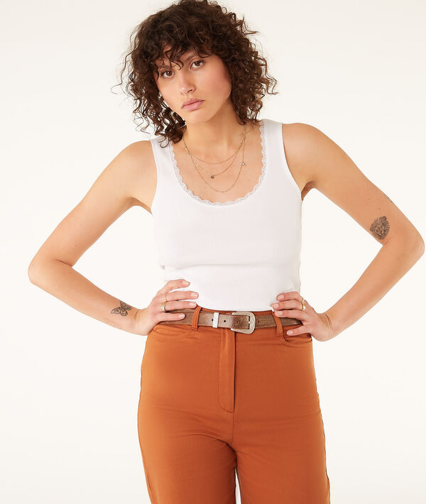 Top mit Spitzendetails Top mit Spitzendetails