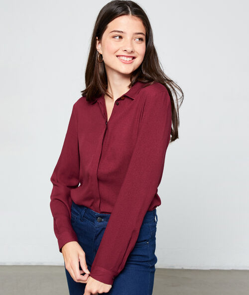 Chemisier fluide bordeaux.