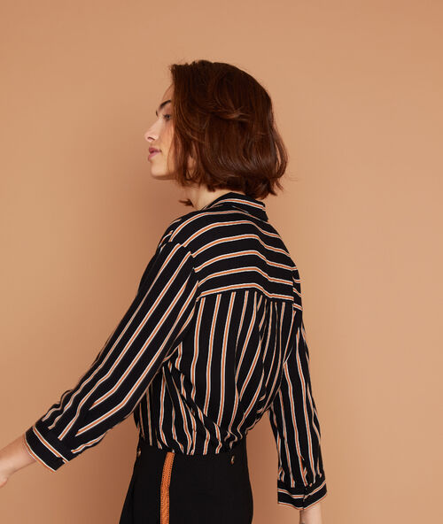 Gestreiftes hemd schwarz.