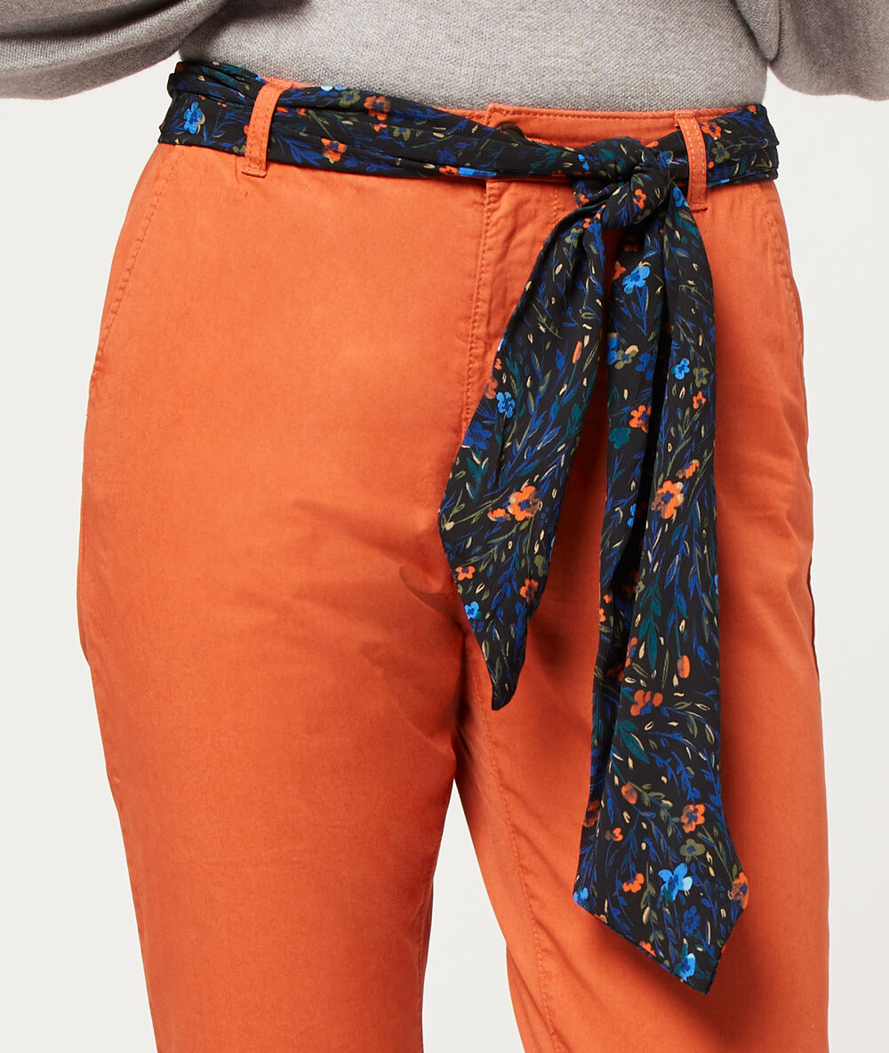 Schmale hose mit schal tomette.