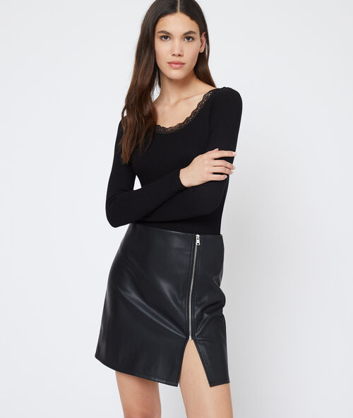 Gerippter body mit tief ausgeschnittenem r&uuml;cken schwarz.