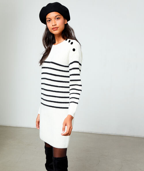 Robe pull &agrave; rayures ecru.