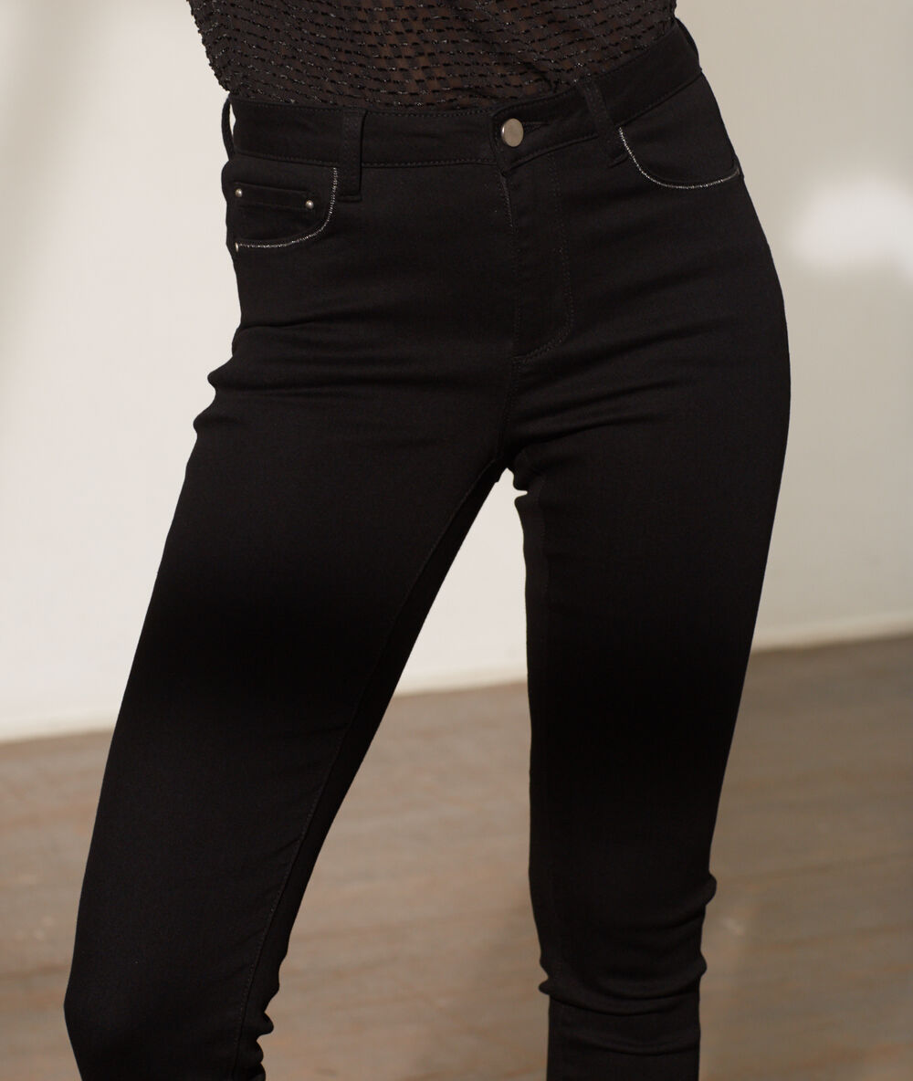 Slim-jeans mit push-up-effekt schwarz.