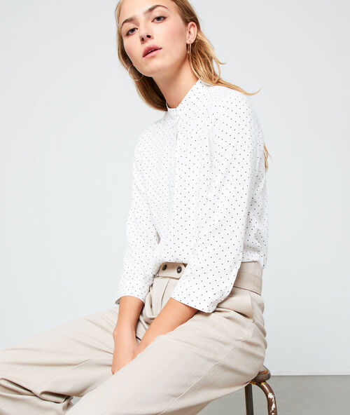 Chemisier col rond &agrave; pois ecru.