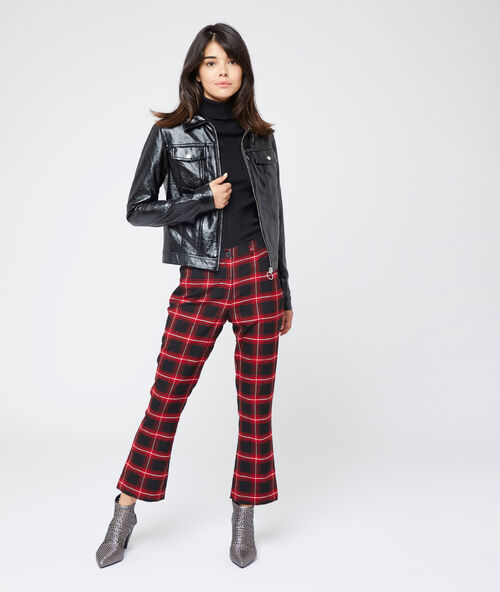 Bikerjacke aus lackleder schwarz.