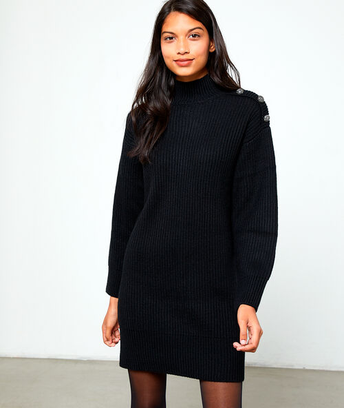 Robe pull col roul&eacute; noir.