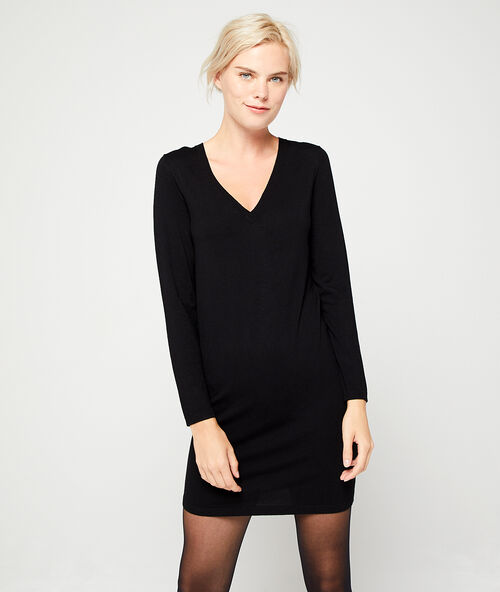 Robe pull &agrave; col v noir.
