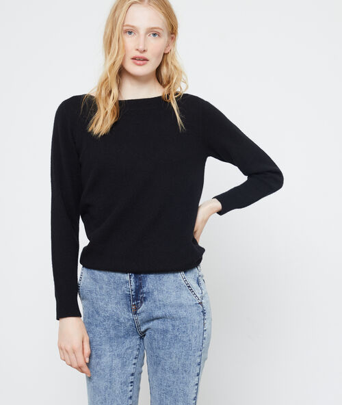 Kaschmirpullover mit u-boot-ausschnitt schwarz.