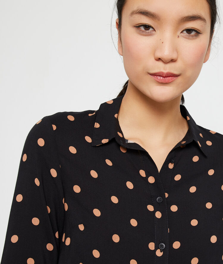 Ausgestelltes kleid mit punkten schwarz.