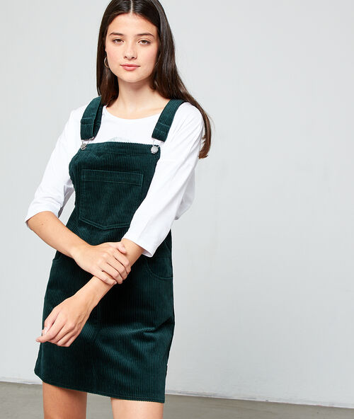 Latzkleid aus cordsamt waldgr&uuml;n.