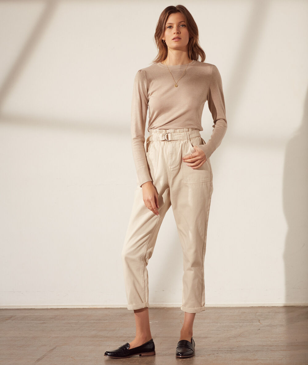 Pullover mit rundem ausschnitt aus feinem strick beige.