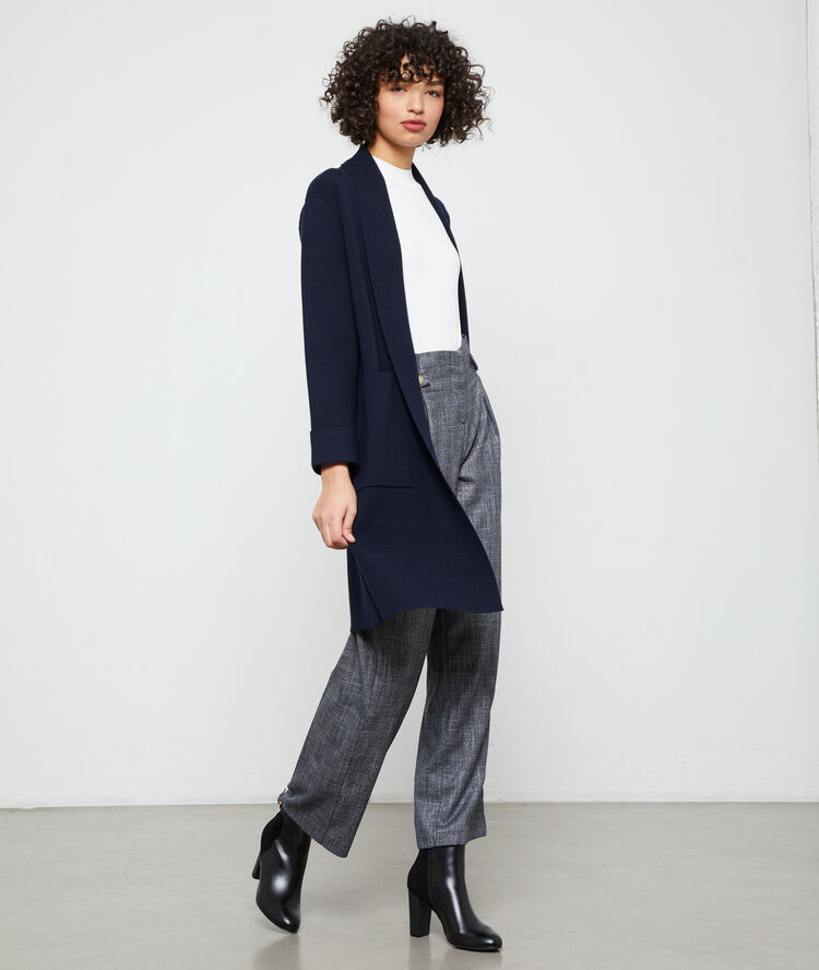 Pantalon carotte à pinces marine.